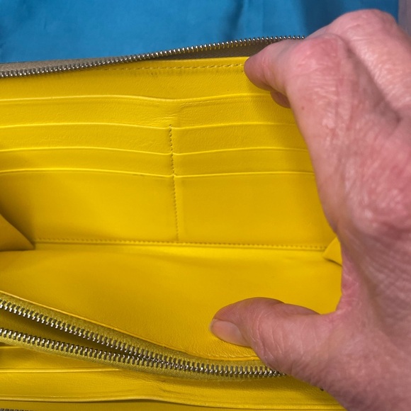 Celine Pebble Leather Wallet Yellow Interior Excel cond. Includes box & dust bag - Picture 12 of 15